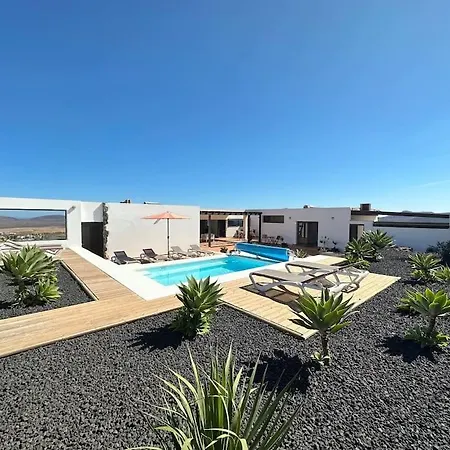 Βίλα With Views And Villaverde *