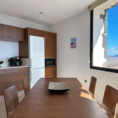 Βίλα With Views And Villaverde *